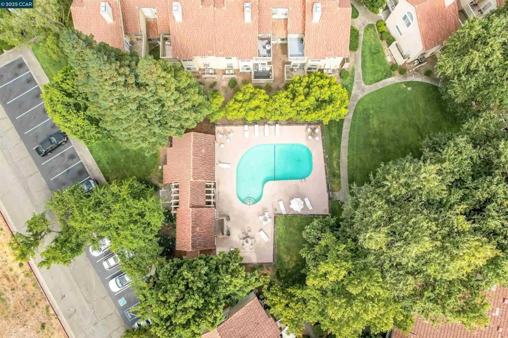 1407 Forest Run Hercules, CA 94547