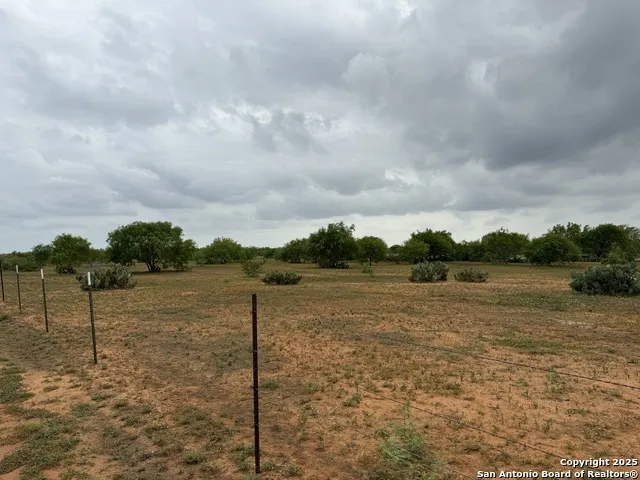 8762 Fm 140 Charlotte, TX 78011