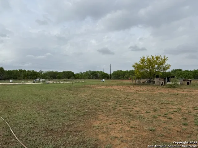 8762 Fm 140 Charlotte, TX 78011