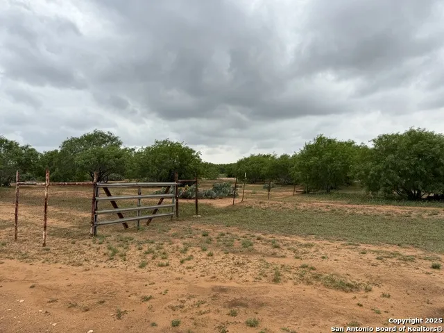 8762 Fm 140 Charlotte, TX 78011