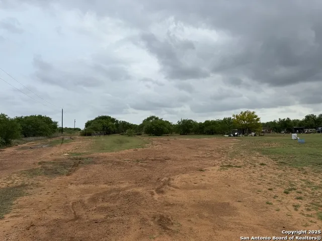 8762 Fm 140 Charlotte, TX 78011