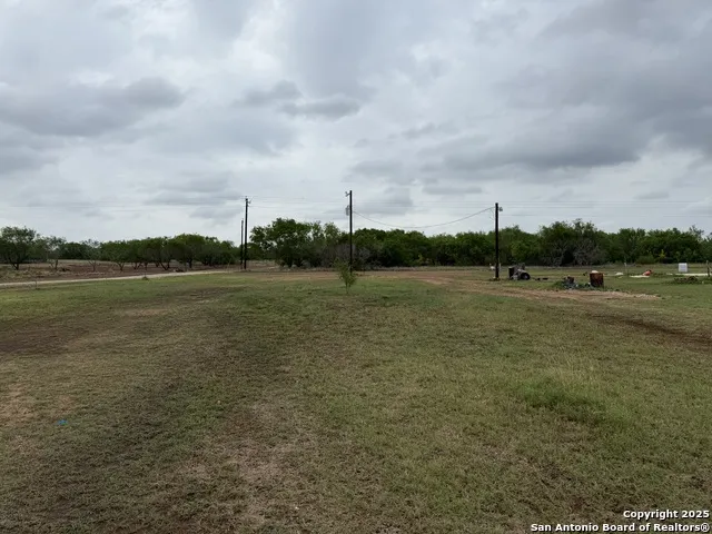 8762 Fm 140 Charlotte, TX 78011
