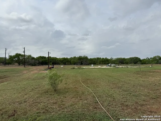 8762 Fm 140 Charlotte, TX 78011