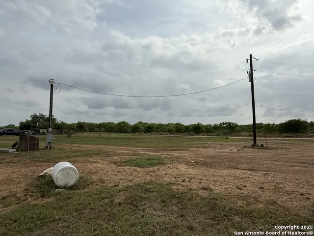 8762 Fm 140 Charlotte, TX 78011