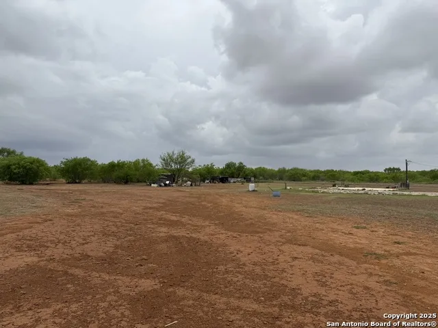 8762 Fm 140 Charlotte, TX 78011