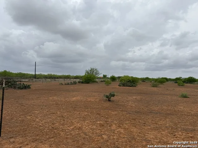 8762 Fm 140 Charlotte, TX 78011