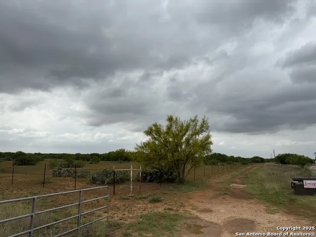 8762 Fm 140 Charlotte, TX 78011