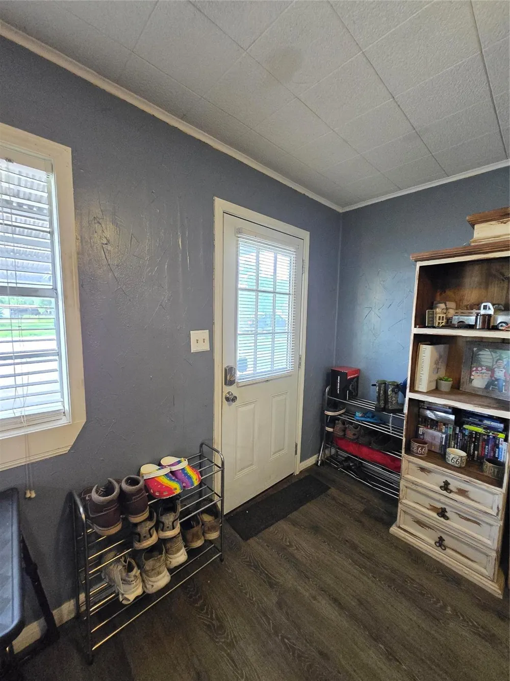 610 E Division Street Edna, TX 77957