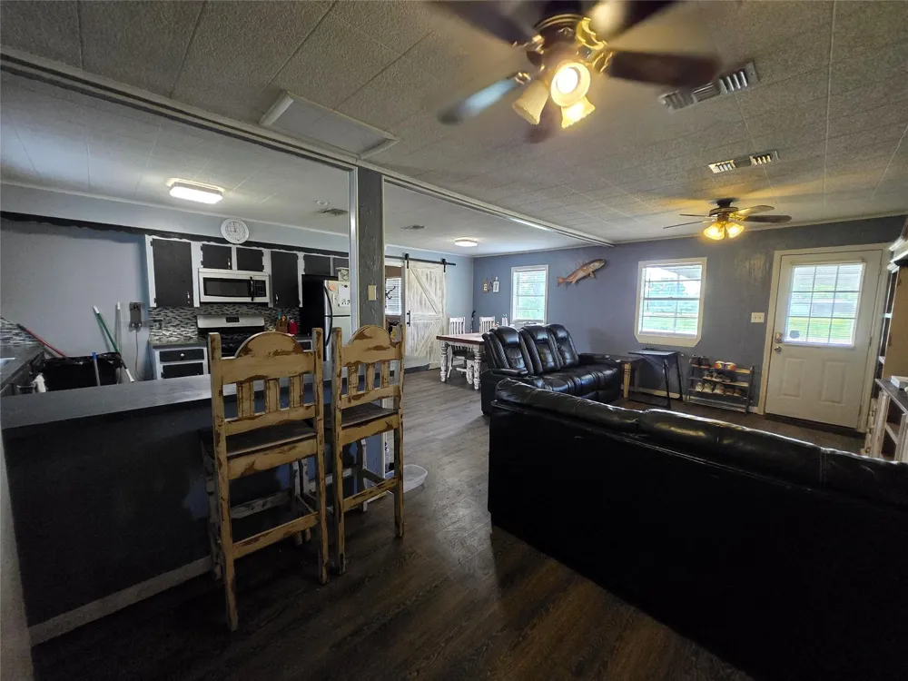 610 E Division Street Edna, TX 77957