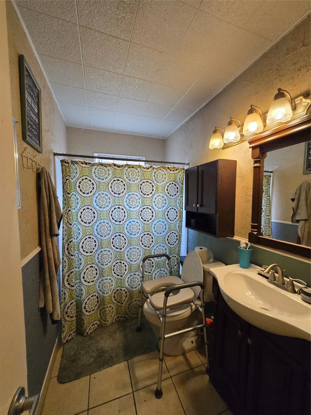 610 E Division Street Edna, TX 77957