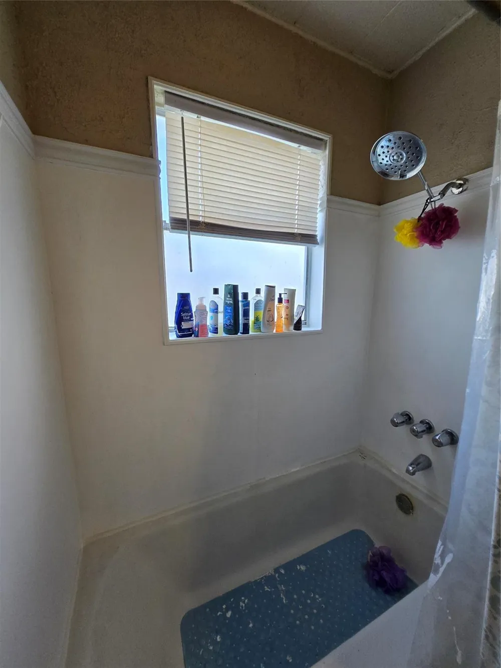 610 E Division Street Edna, TX 77957