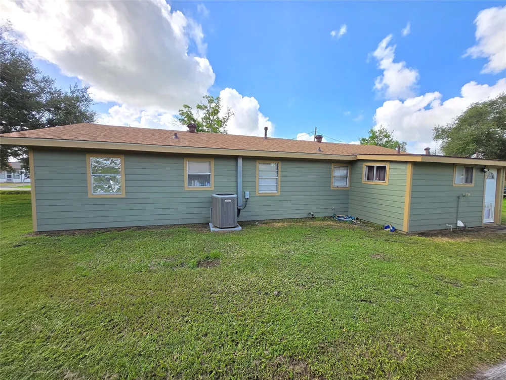 610 E Division Street Edna, TX 77957