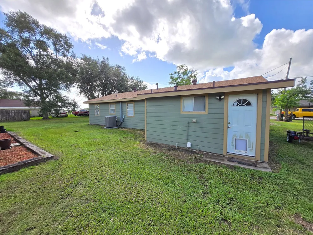 610 E Division Street Edna, TX 77957