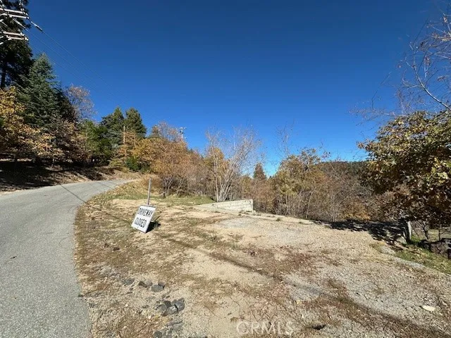 2379 Chicago Drive Running Springs, CA 92382