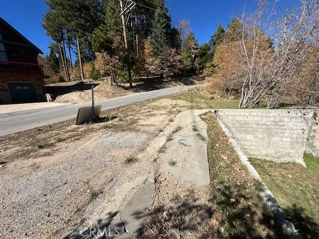 2379 Chicago Drive Running Springs, CA 92382