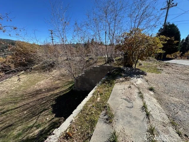 2379 Chicago Drive Running Springs, CA 92382