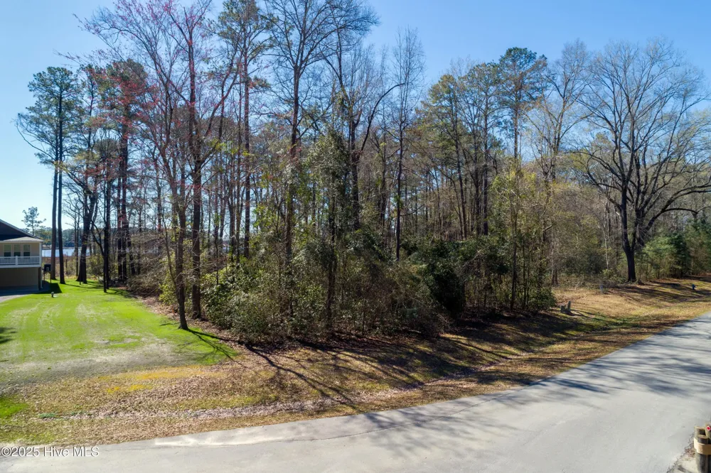 75 Winfield Lane Pinetown, NC 27865