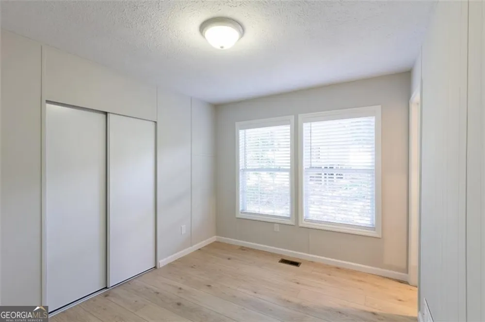 6140 Jones RD Flowery Branch, GA 30542