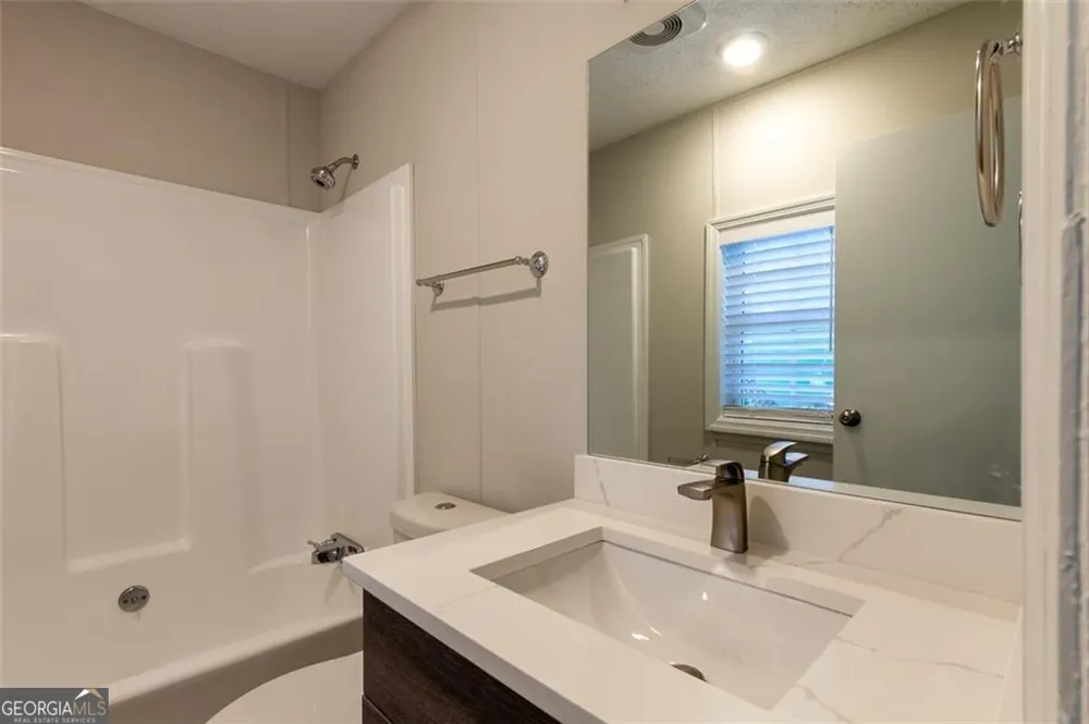 6140 Jones RD Flowery Branch, GA 30542