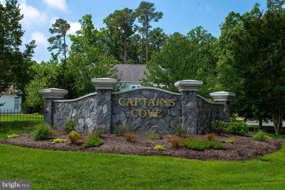 CAPTAINS CORRIDOR Greenbackville, VA 23356