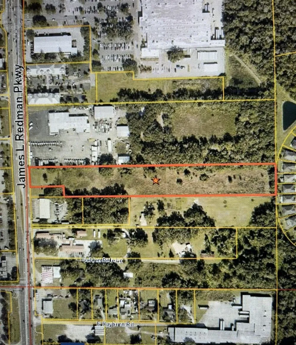 2906 JAMES L REDMAN PARKWAY Plant City, FL 33566