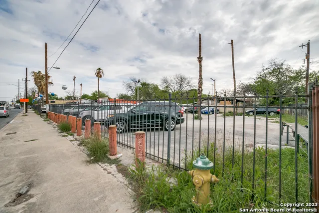 1334 S General Mcmullen Dr San Antonio, TX 78237