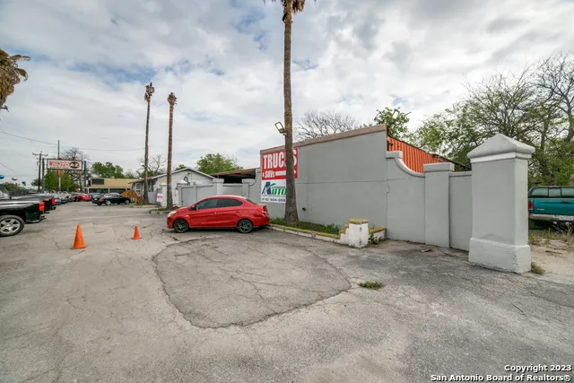1334 S General Mcmullen Dr San Antonio, TX 78237