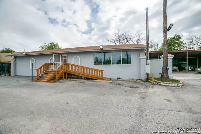 1334 S General Mcmullen Dr San Antonio, TX 78237