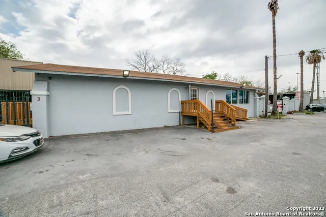 1334 S General Mcmullen Dr San Antonio, TX 78237