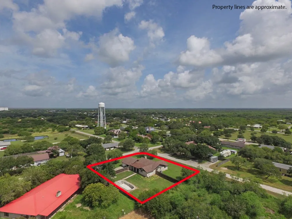 1300 Burton Street Woodsboro, TX 78393