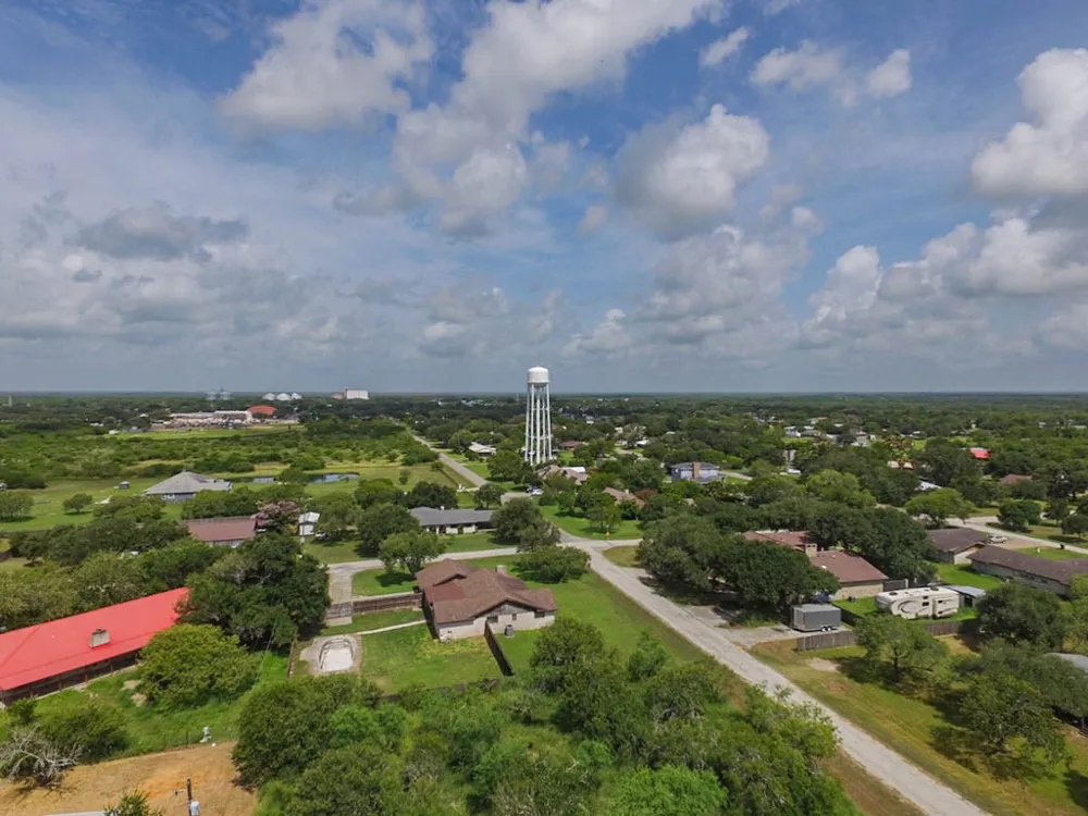 1300 Burton Street Woodsboro, TX 78393