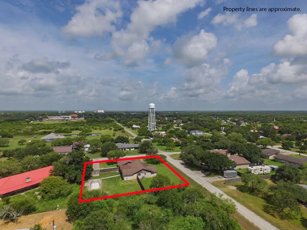 1300 Burton Street Woodsboro, TX 78393