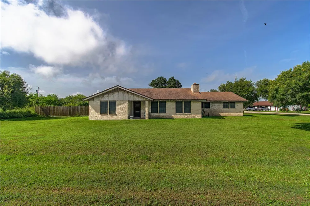 1300 Burton Street Woodsboro, TX 78393