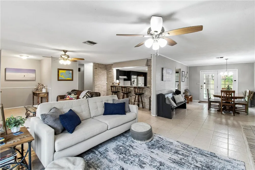 1300 Burton Street Woodsboro, TX 78393