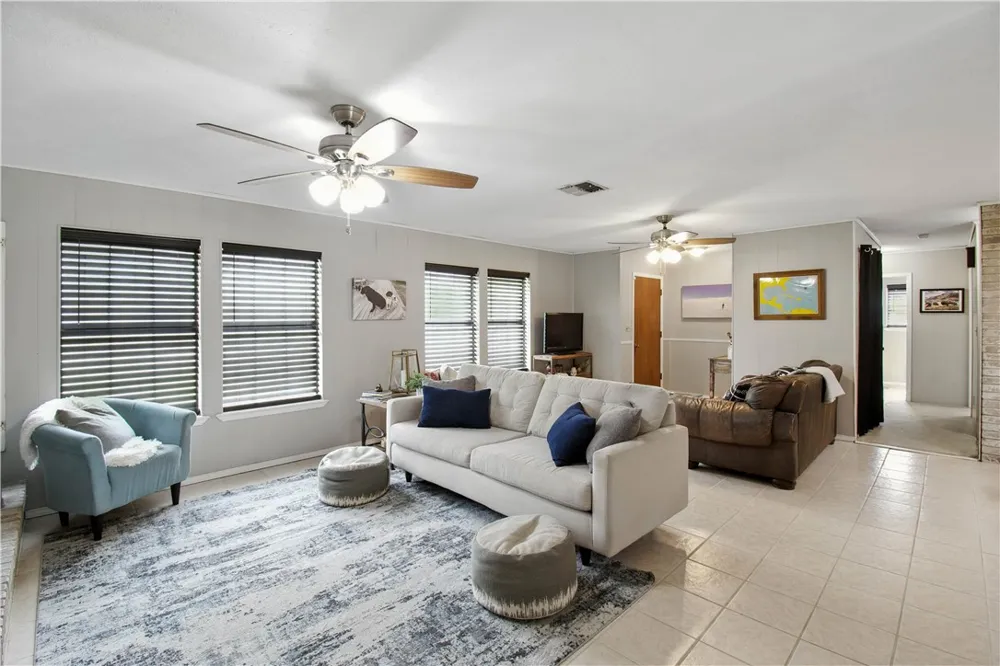 1300 Burton Street Woodsboro, TX 78393