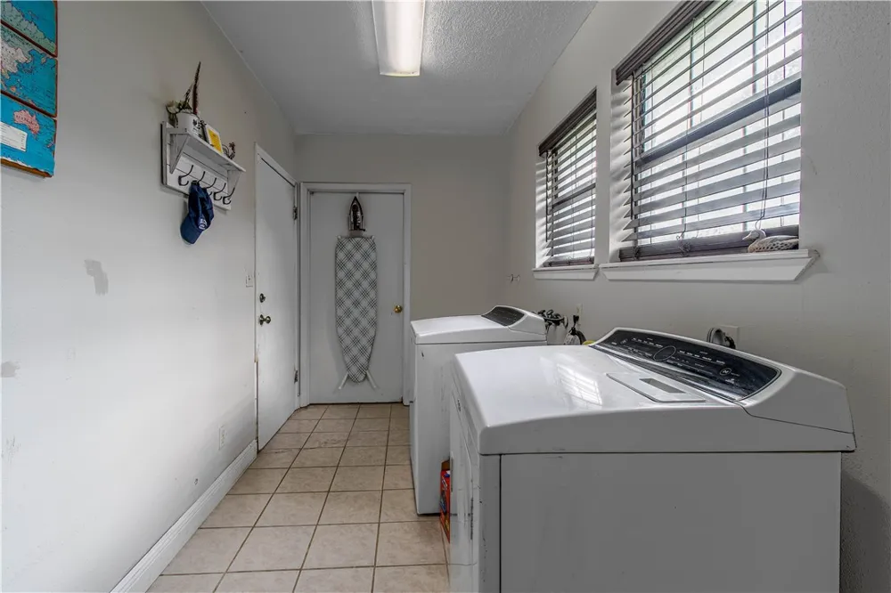 1300 Burton Street Woodsboro, TX 78393