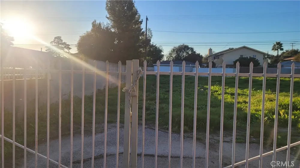 227 Azusa Avenue Azusa, CA 91702