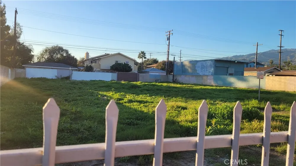 227 Azusa Avenue Azusa, CA 91702