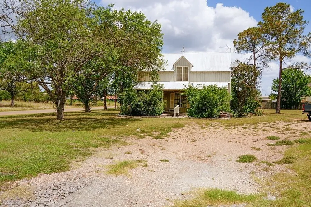 1400 Fm 609 Flatonia, TX 78941