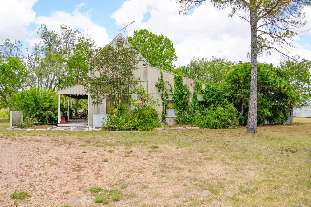 1400 Fm 609 Flatonia, TX 78941