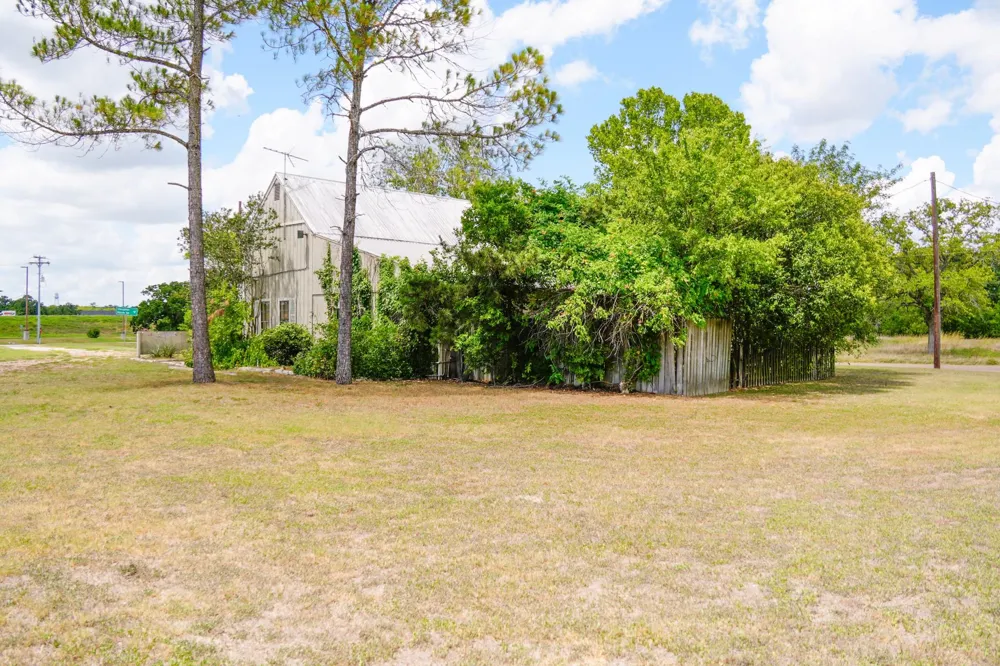 1400 Fm 609 Flatonia, TX 78941