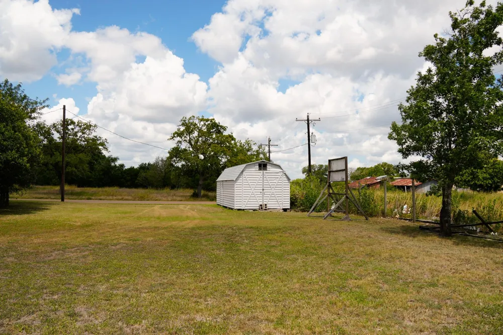 1400 Fm 609 Flatonia, TX 78941