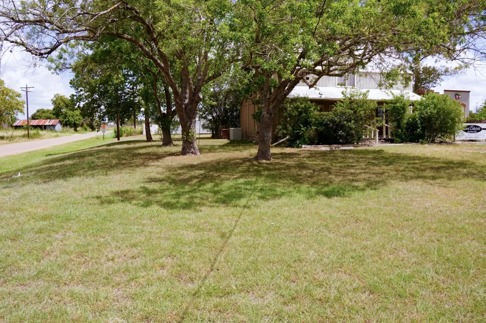 1400 Fm 609 Flatonia, TX 78941