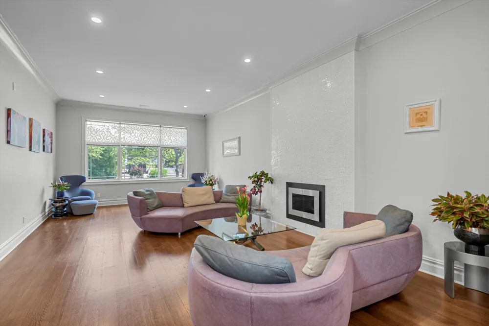 185 Dolphin Drive Hewlett Neck, NY 11598