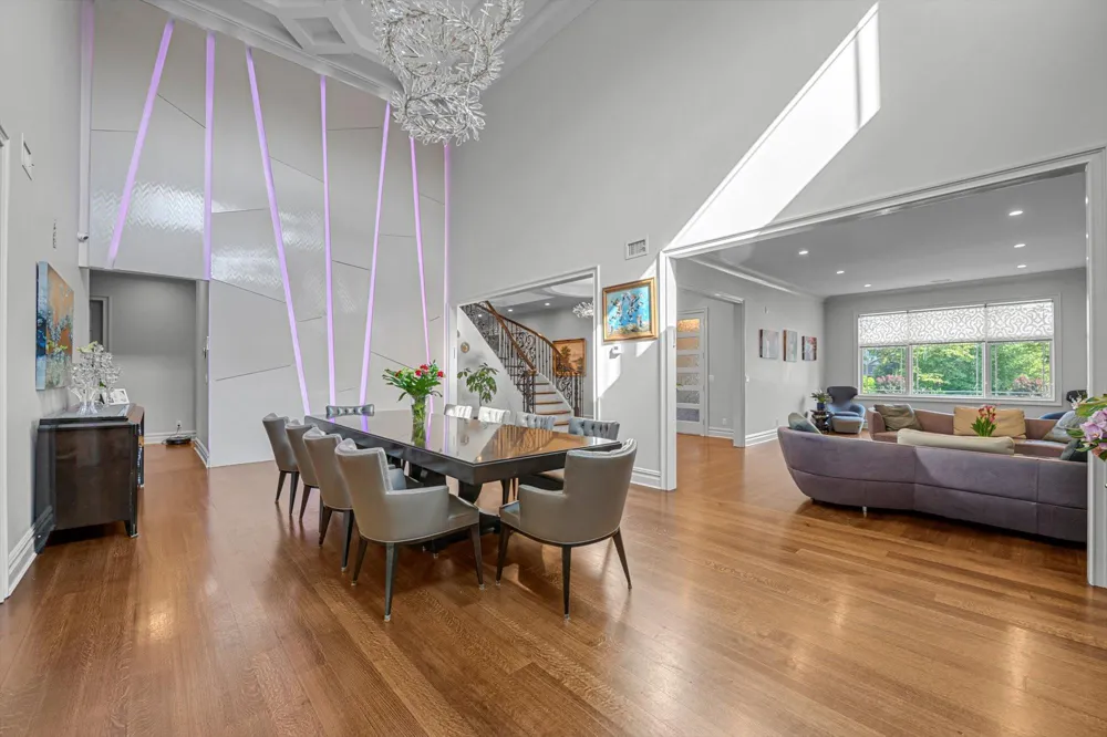 185 Dolphin Drive Hewlett Neck, NY 11598