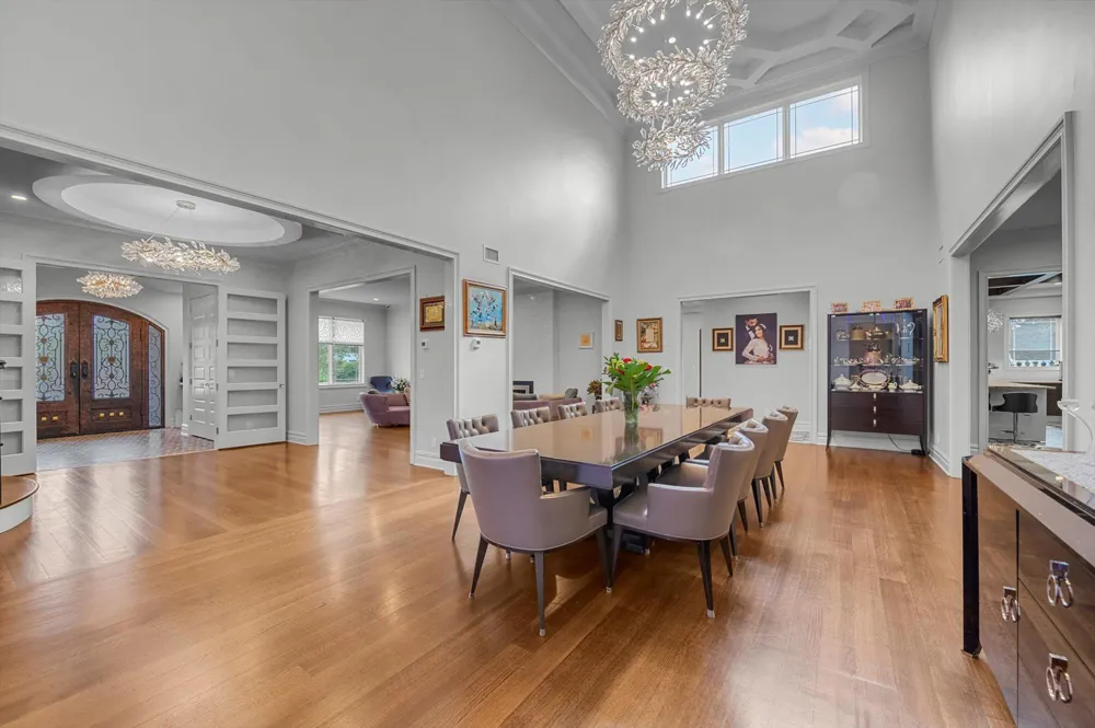 185 Dolphin Drive Hewlett Neck, NY 11598