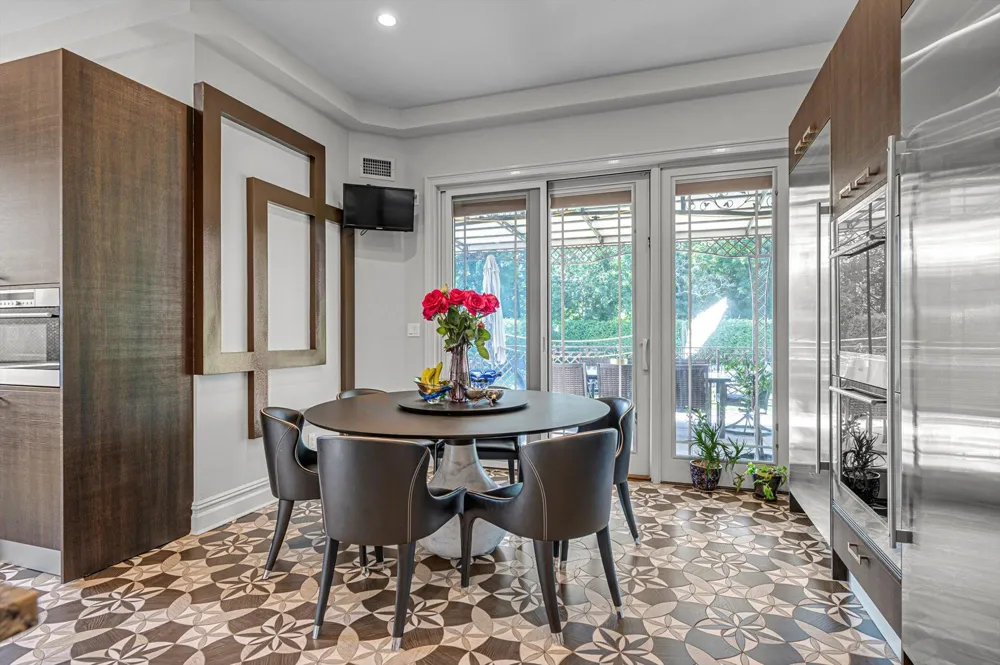 185 Dolphin Drive Hewlett Neck, NY 11598
