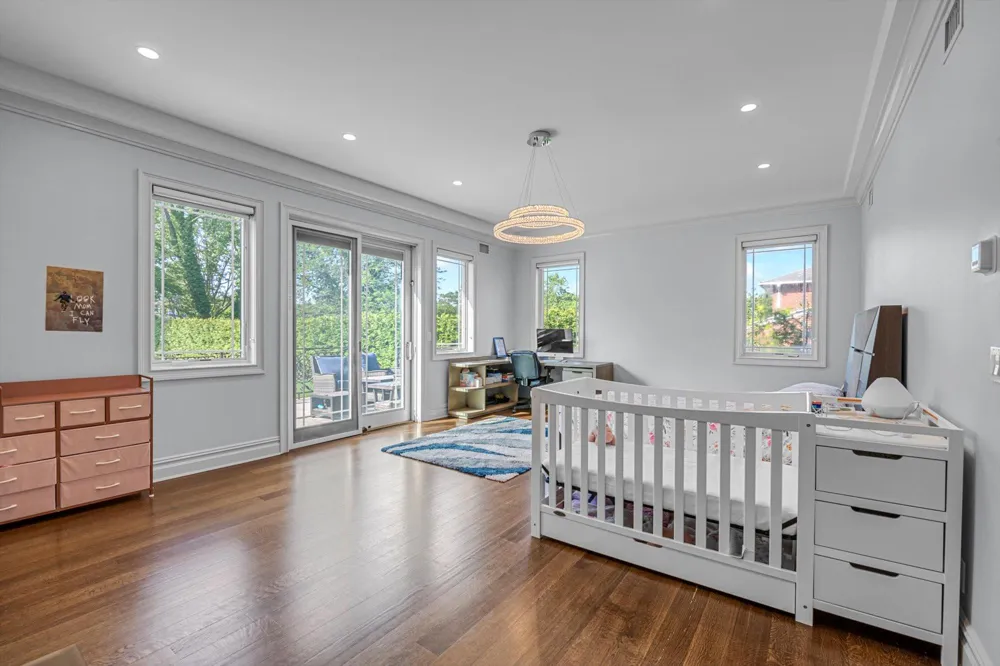 185 Dolphin Drive Hewlett Neck, NY 11598