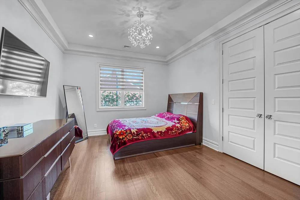 185 Dolphin Drive Hewlett Neck, NY 11598
