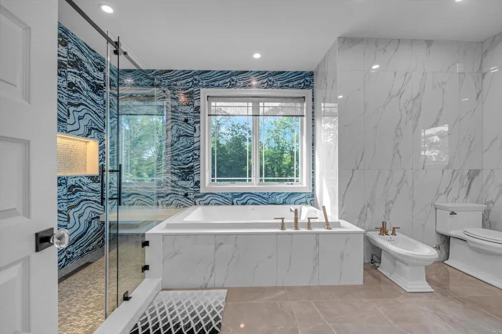 185 Dolphin Drive Hewlett Neck, NY 11598